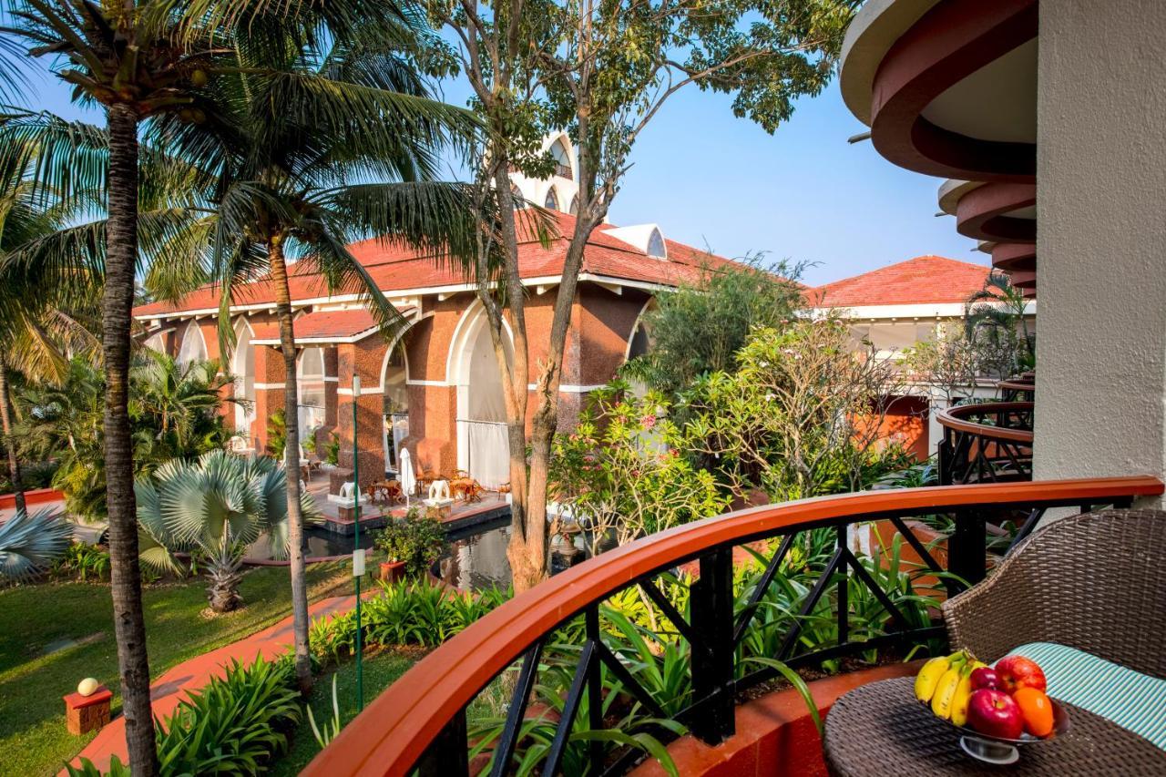 Caravela Beach Resort Varca Exterior foto The resort's poolside