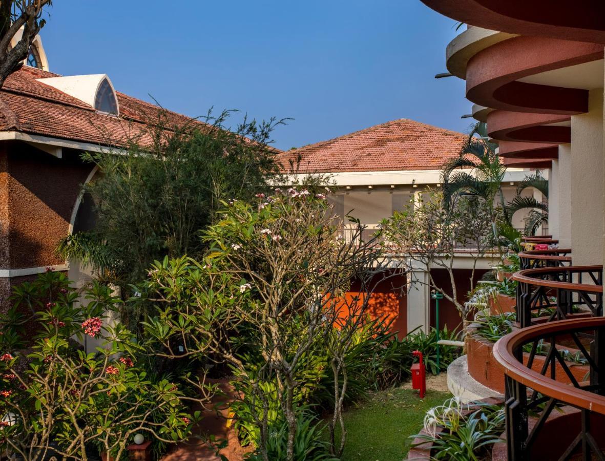 Caravela Beach Resort Varca Exterior foto The resort's garden