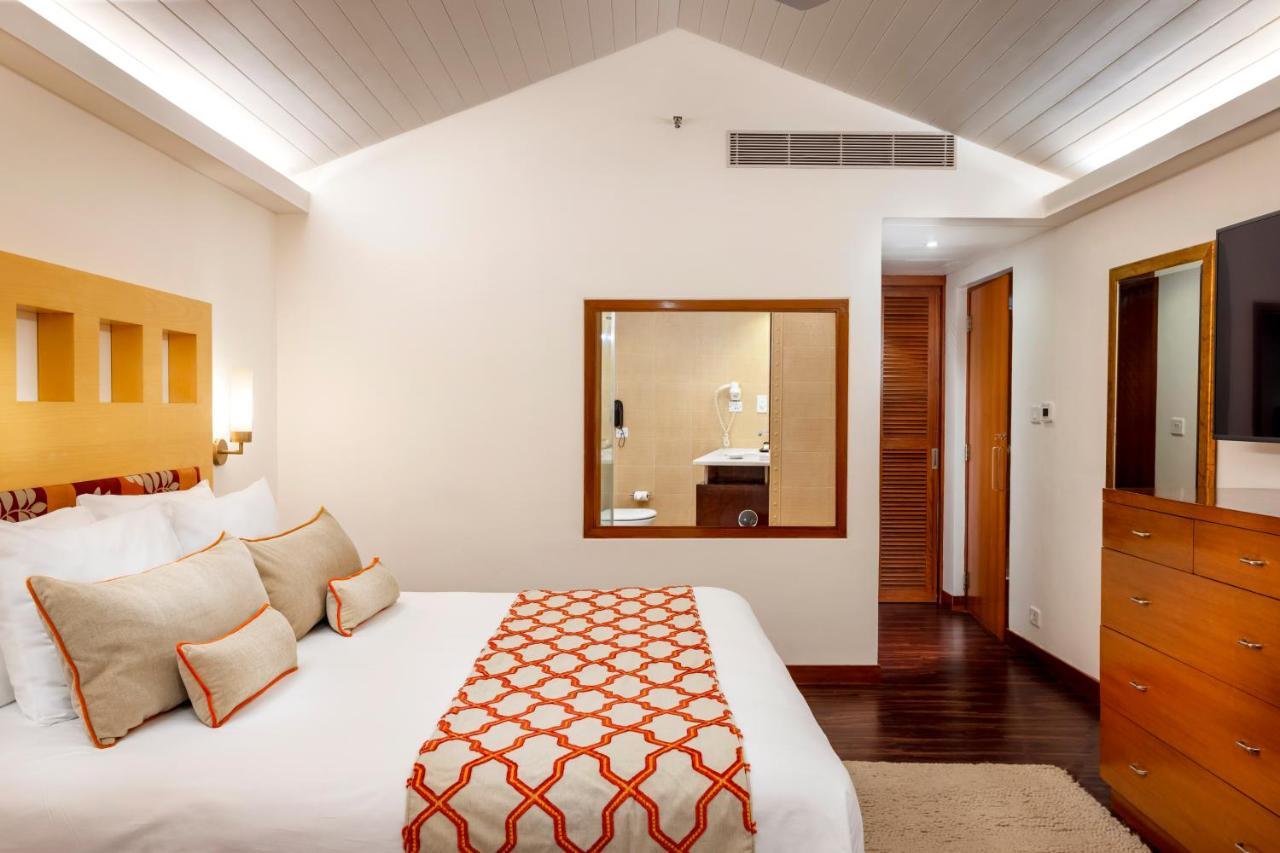 Caravela Beach Resort Varca Exterior foto A bedroom at the Taj Bengal