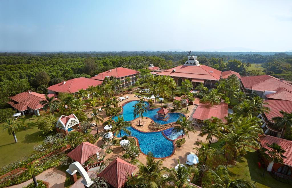 Caravela Beach Resort Varca Exterior foto The resort's swimming pool
