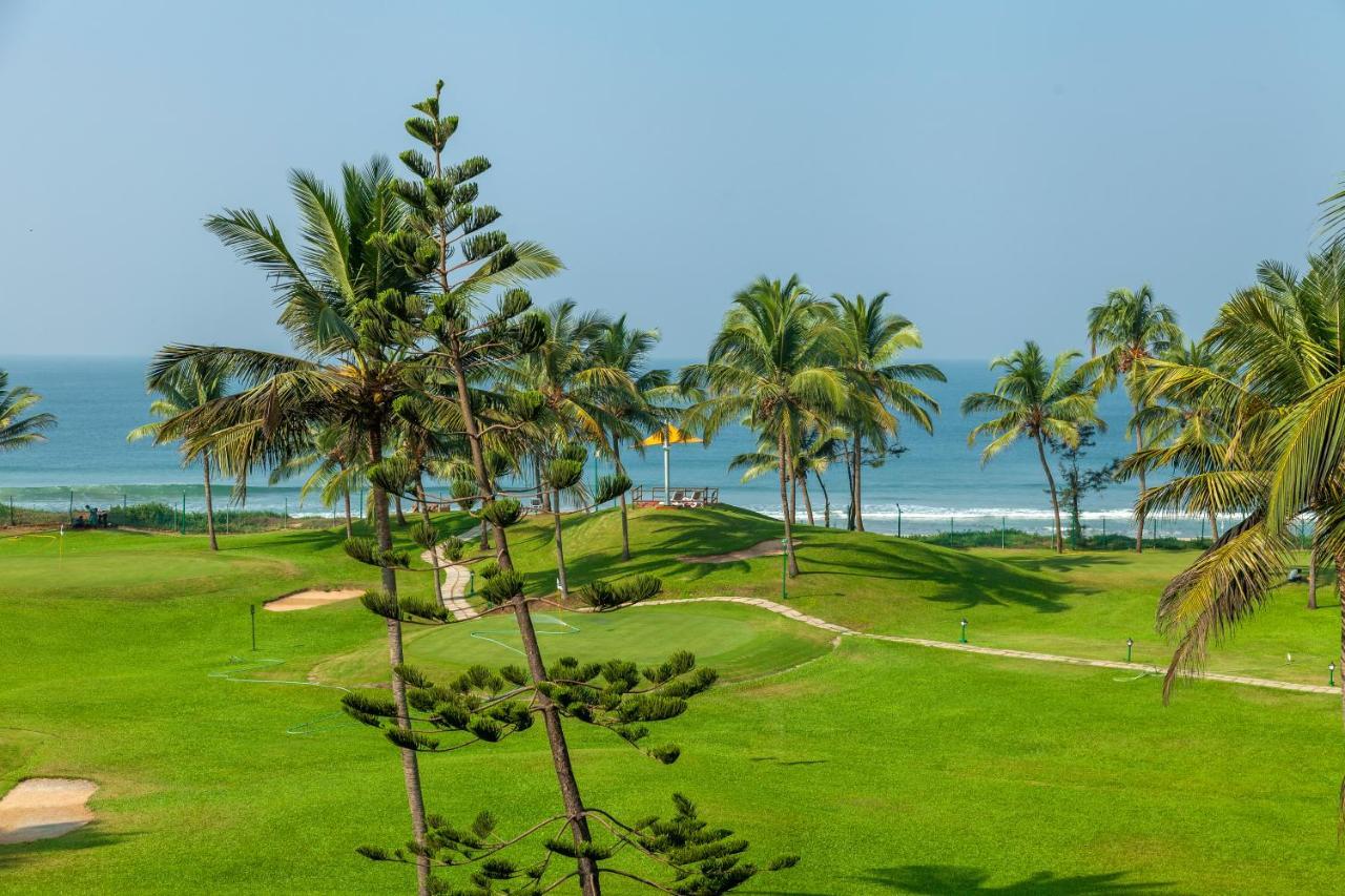 Caravela Beach Resort Varca Exterior foto Golf course at the Bayview Beach Resort